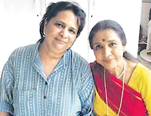Asha Bhosle with Varsha Bhosle
