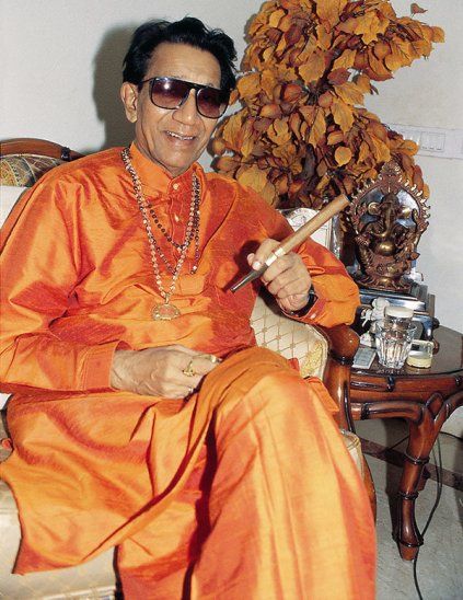 Bal Thackeray smoking