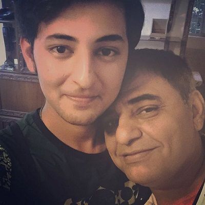 Darshan Raval with his father
