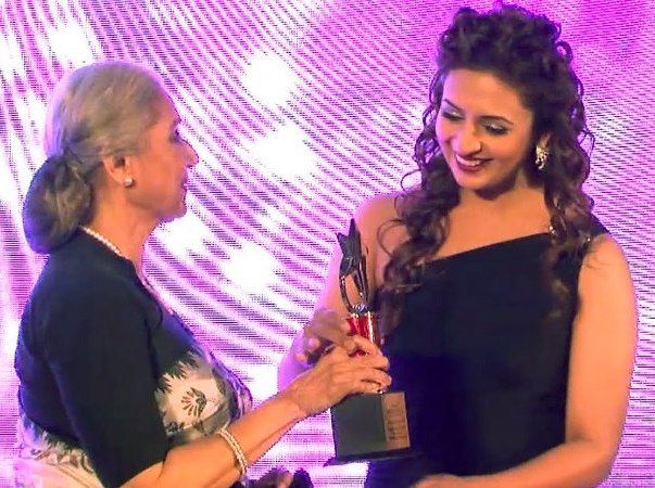 Divyanka Tripathi receiving award