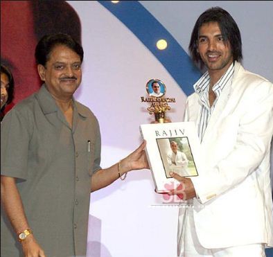 John Abraham receiving Rajiv Gandhi Award