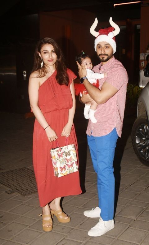 Kunal Khemu with his wife and daughter