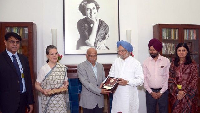 Manmohan Singh Bestowed With Indira Gandhi Peace Prize