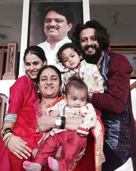 Riteish DEshmukh with his mother, wife and children