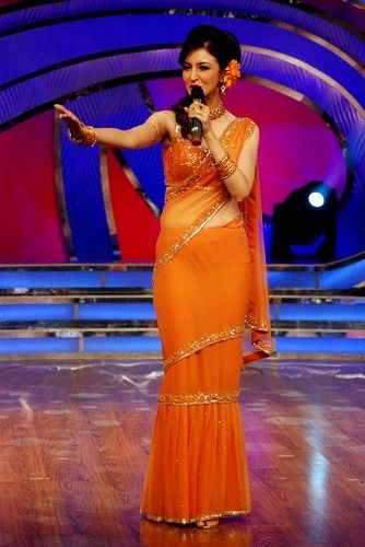 Saumya Tandon hosting Dance India Dance