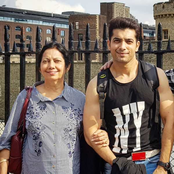 Sharad Malhotra with his mom
