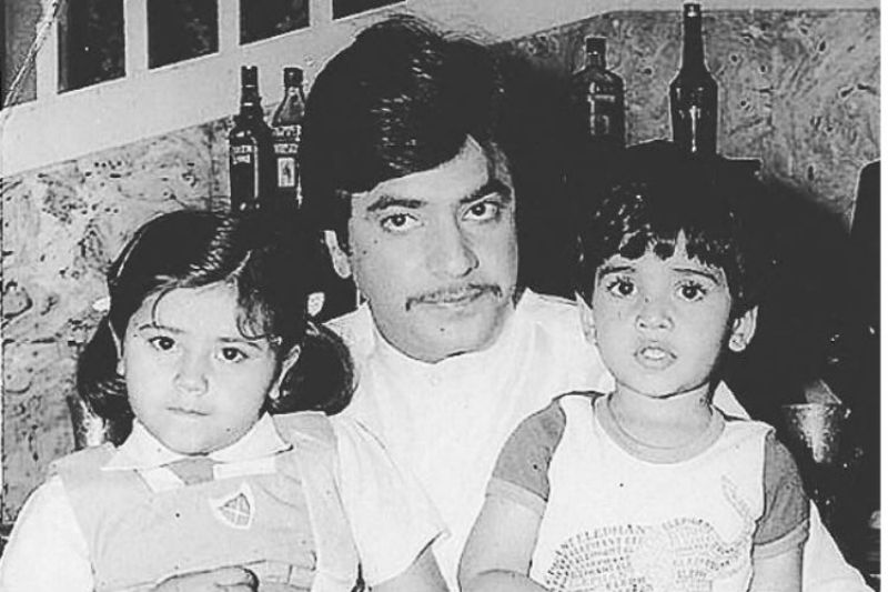 Tusshar Kapoor with his father and sister