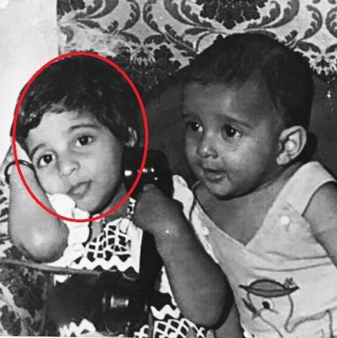 Zoya Akhtar with her brother in childhood