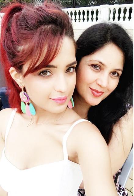 Aarushi Sharma with her mother