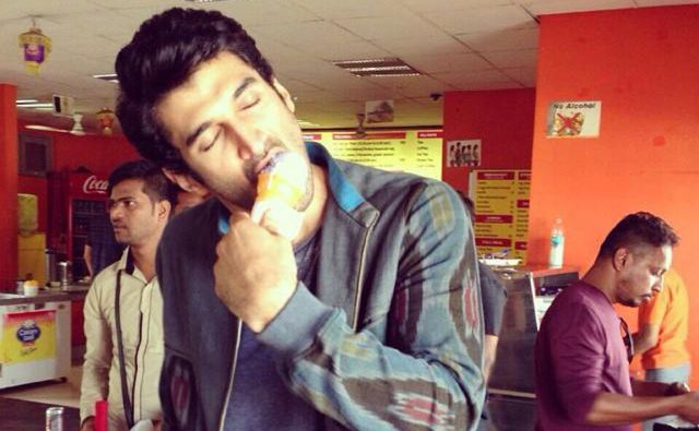 Aditya Roy Kapoor eating ice cream