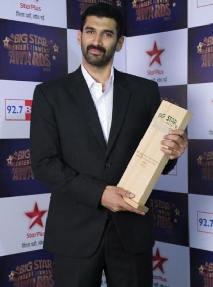 Aditya Roy Kapur with award