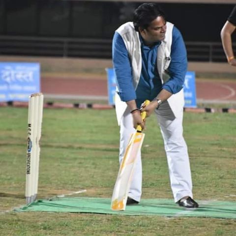 Akhilendra Mishra playing cricket