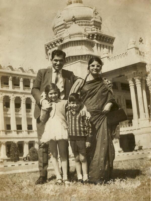 Alka Yagnik with her parents and Brother