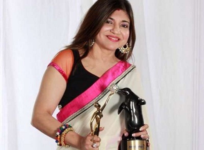 Alka Yagnik with her Award