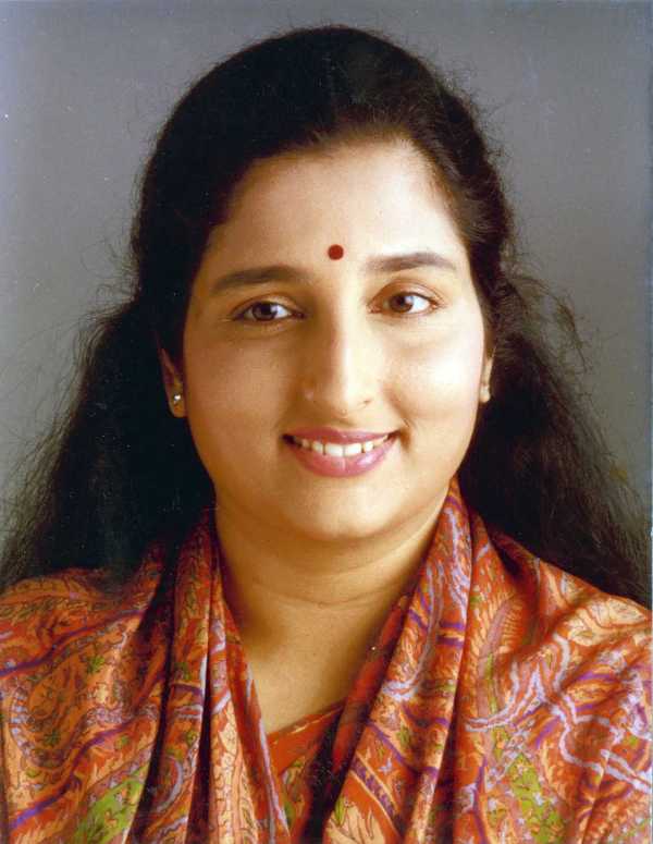 Anuradha Podwal Beyaf Xxx - Anuradha Paudwal Wiki, Age, Husband, Family, Biography & More - WikiBio