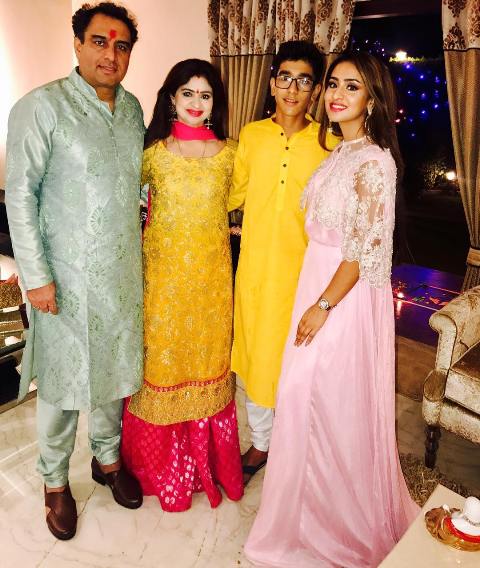 Musskan Sethi Family
