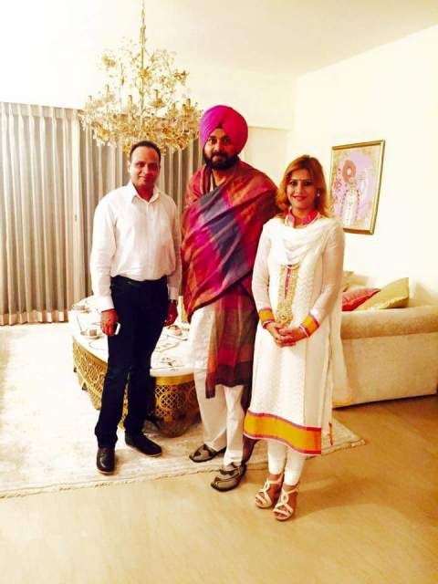 Ruby Yadav with her husband Vinay Yadav, and Navjot Singh Siddhu at center