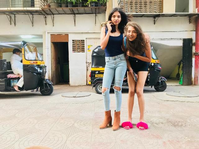 Shruti Sinha with her sister