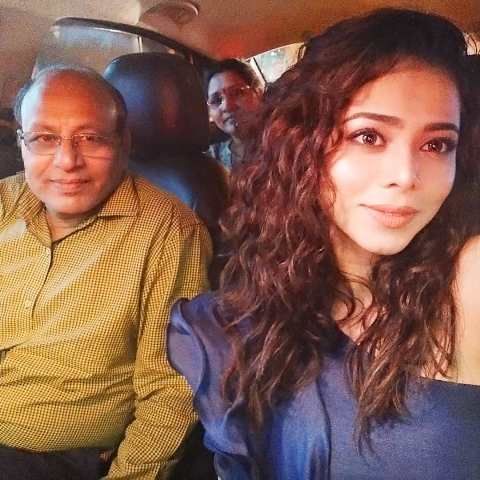 Vaishnavi Dhanraj with her father