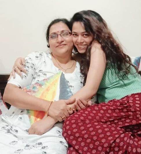 Vaishnavi Dhanraj with her mother