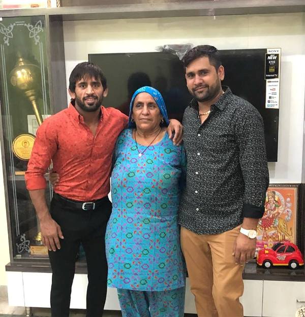 Bajrang With His Mother Om Pyari and Brother Harendra Punia