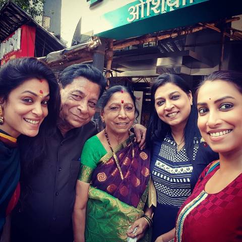 Kranti Redkar with her parents and siblings
