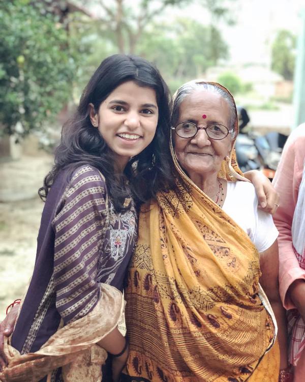 Maithili Thakur with her grandmother