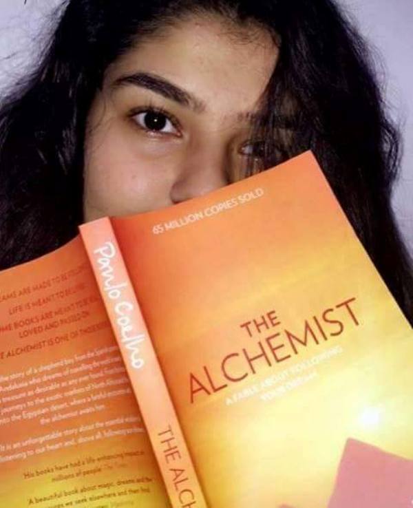 Nidhi Bhanushali reading her favourite novel