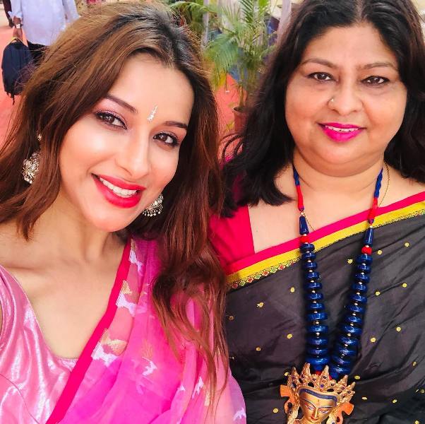 Nyra Banerjee with her mother