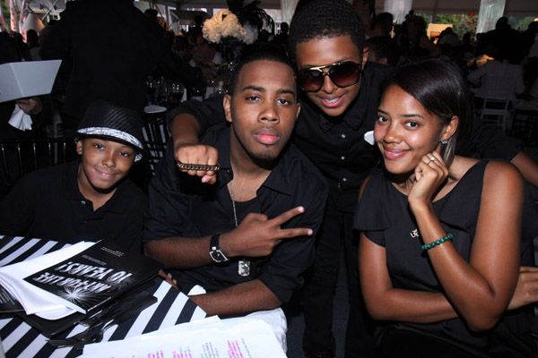 Russy Simmons with his brothers and Sister Angela Simmons