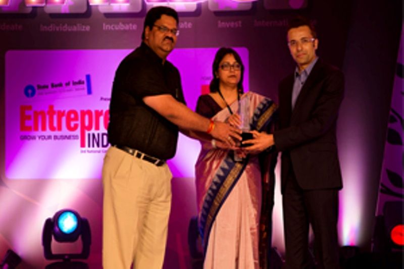Sandeep Maheswari Receiving Creative Entrepreneur of the Year