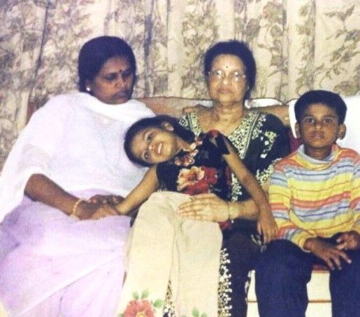Shreyas Iyer (right) with her sister, mother, and grandmother