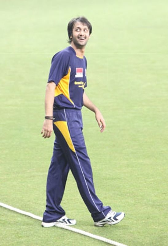 Atif Aslam Playing Cricket