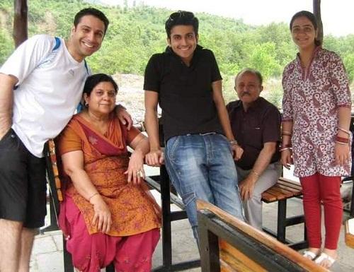Dheeraj Dhooper with his family