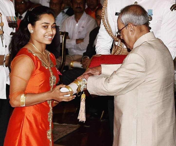 Dipa Karmakar receiving the Padma Shri award