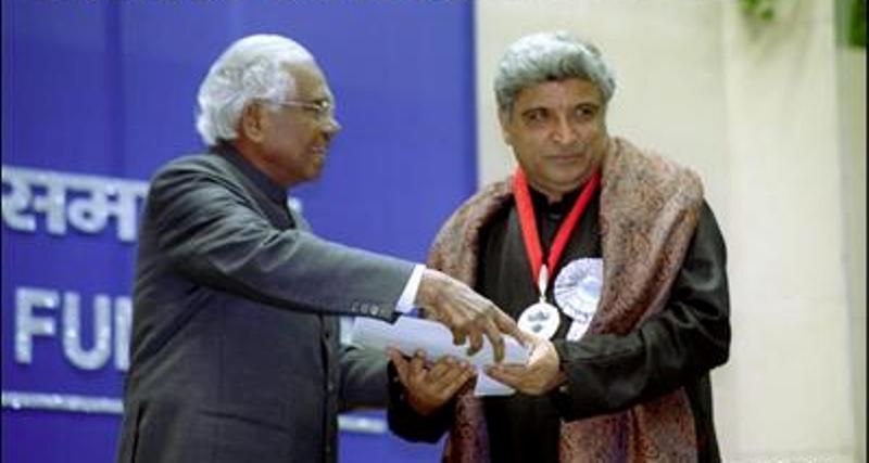Javed Akhtar Receiving National Award