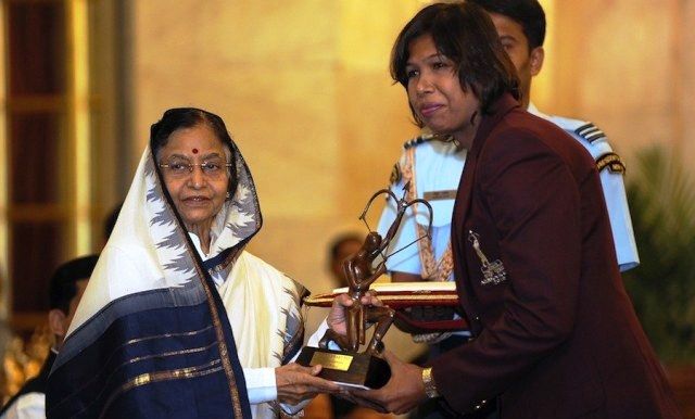 Jhulan Goswami receiving Arjuna Award
