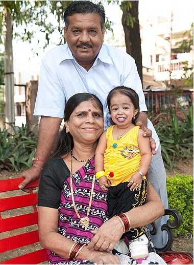 Jyoti Amge With Her Father, Kishanji Ambe, and mother, Ranjana Ambe