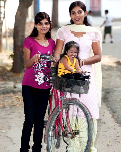 Jyoti Amge With Sisters Rupali And Vaishali