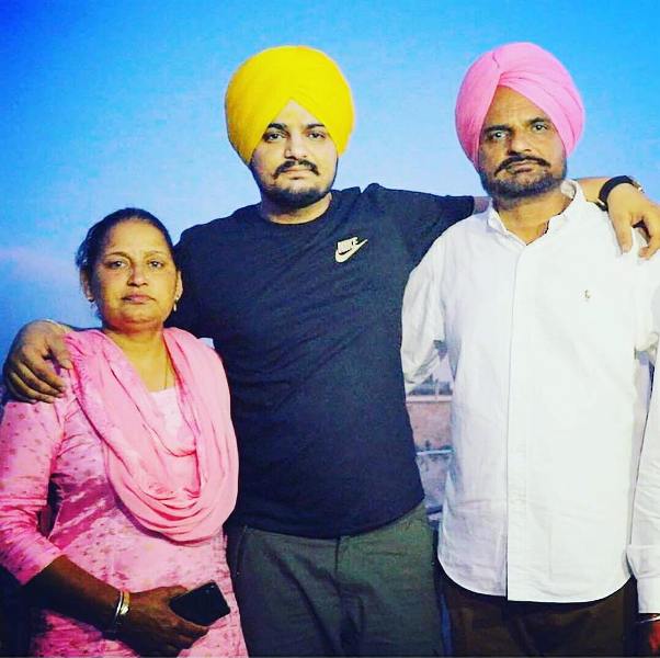Sidhu Moosewala with his parents