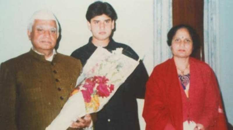 Throwback Picture Of Rohit Shekhar Tiwari With His Parents