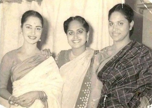 Waheeda Rehman With Sister Sayeeda And Mother
