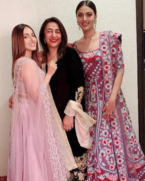 Akansha Ranjan Kapoor with her mother and sister