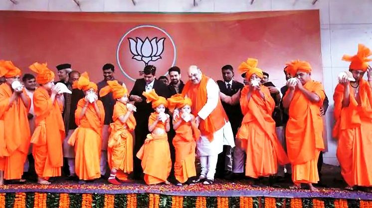Amit Shah Being Greeted After Being Named As The BJP President