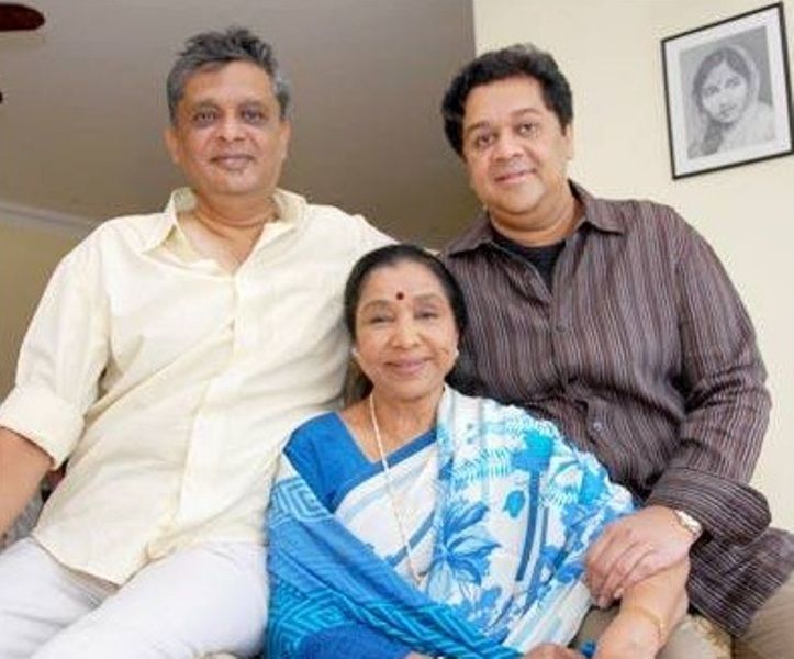 Asha Bhosle With Her Sons, Anand Bhosle And Hemant Bhosle
