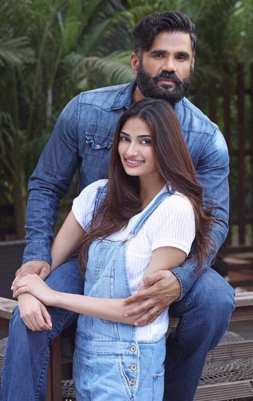 Athiya Shetty with her father