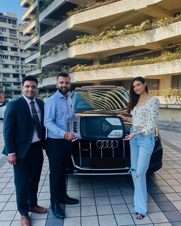 Athiya Shetty receiving the key of her new Audi Q7 in February 2022