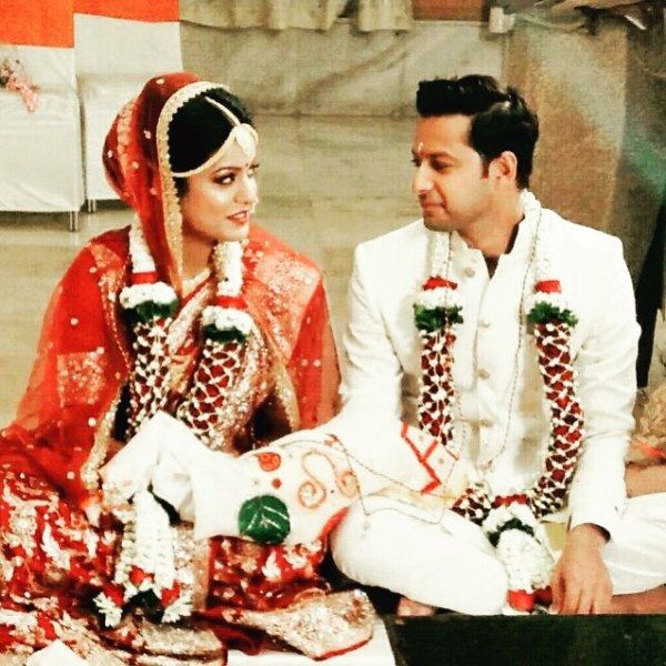 Vatsal Sheth and Ishita Dutta's wedding picture