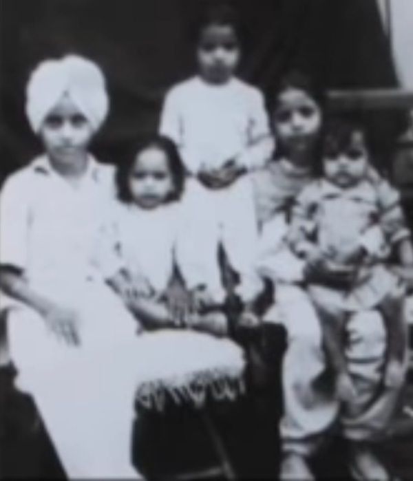 Jagjit Singh And His Siblings