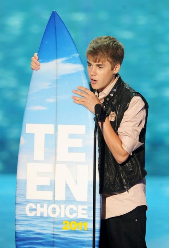 Justin Bieber With His Teen Choice Award
